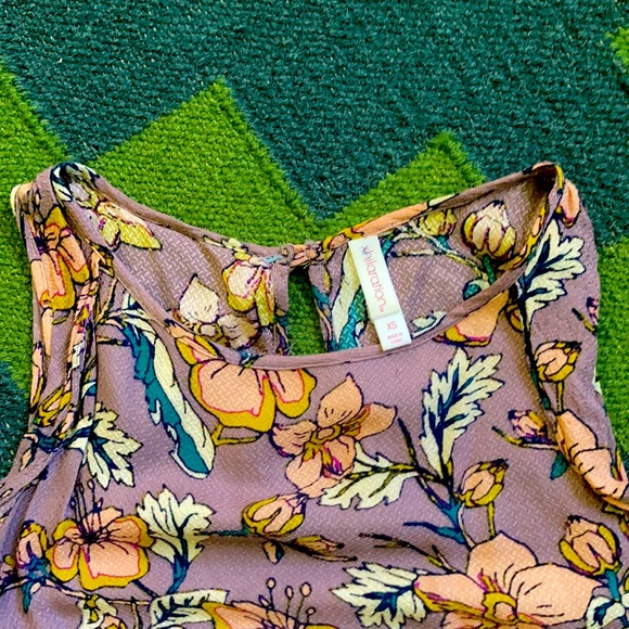 Xhileration floral sleeveless blouse. Size XS - Picture 2 of 3